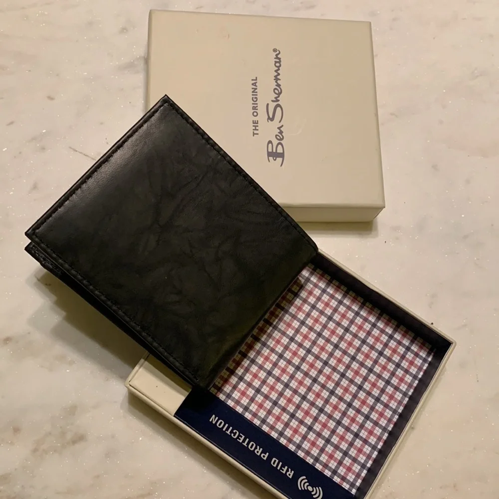 Ben Sherman Manchester Collection Slim BiFold Wallet in Black